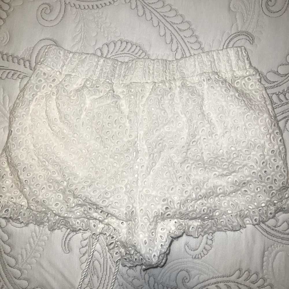 TGLA eyelet embroidered shorts size S
